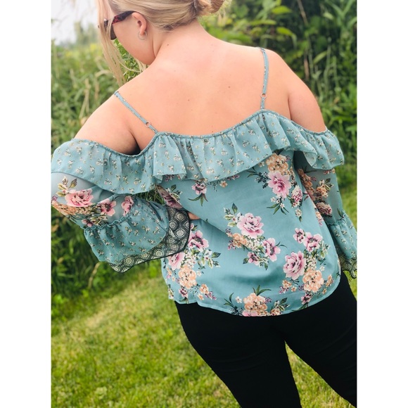 Xhilaration Tops - Xhilaration Off the shoulder floral top mint shirt